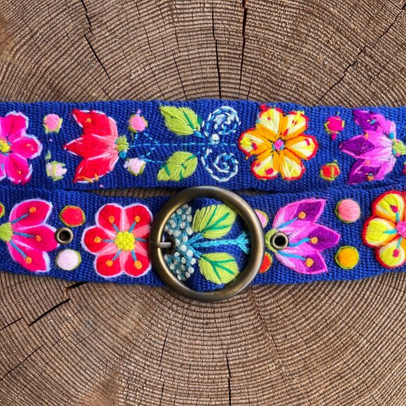 Peruvian Andean Embroidered Handwoven Floral Belt - Picture 3 of 3